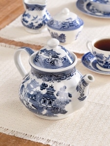 Classic Blue Willow English Teapot - Vintage Blue Willow Pattern