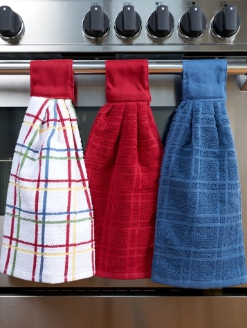 Hang your kitchen towels like this for Christmas! Just need 2 hand
