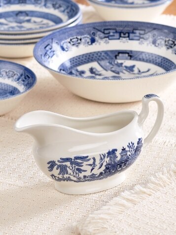 Charming Vintage Blue Willow Gravy Boat