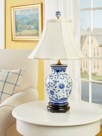 Blue and White Floral Patterned Porcelain Vase Table Lamp